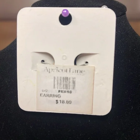 Elegant Gold Hoop Earrings - Picture 2 of 2